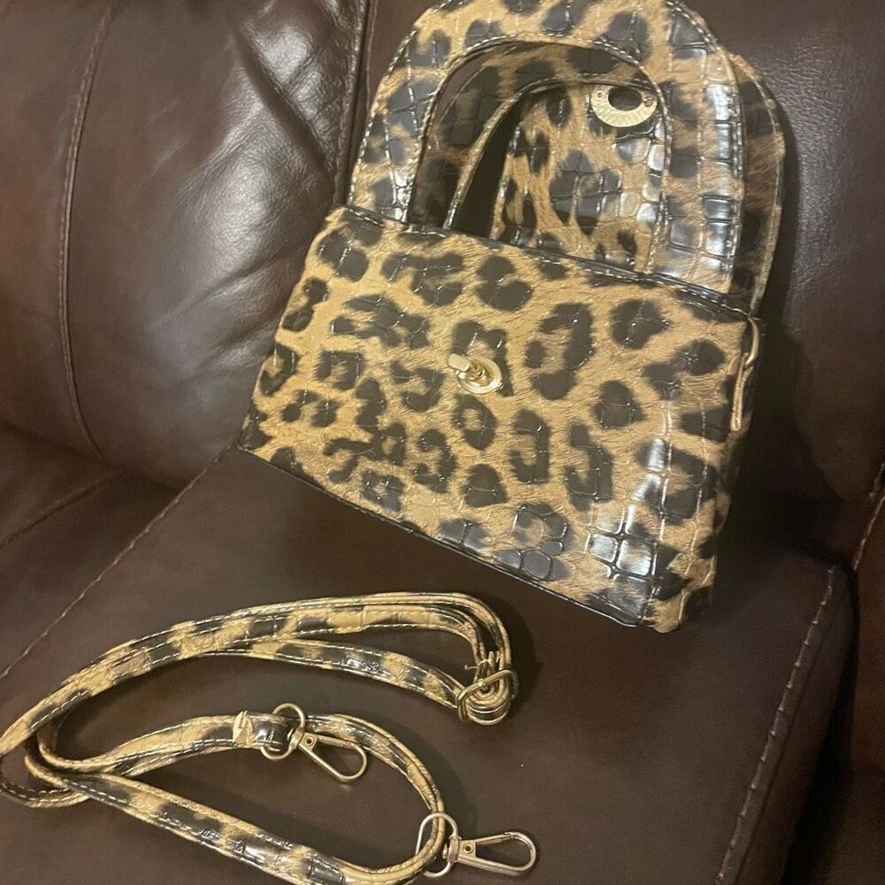 Leopard Mini Satchel Bag with Lock Closure and 41” Crossbody Strap NWOT - Picture 4 of 8